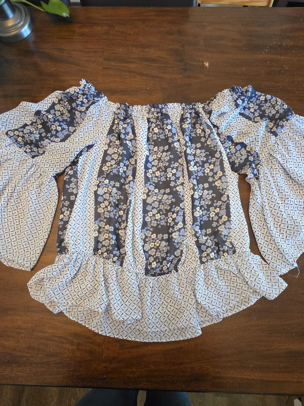 Cato Fashions Mixed Floral Print Off-The-Shoulder Peasant Blouse – Size L